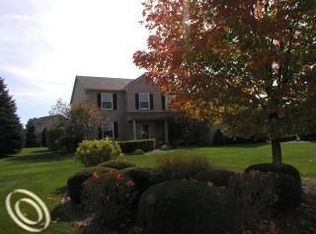 12568 Woodpine Dr, South Lyon, MI