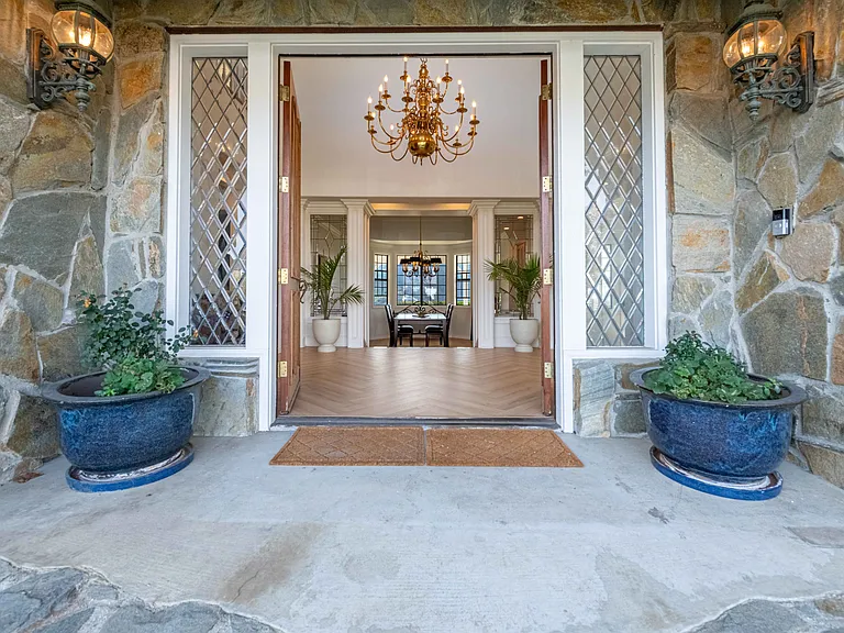 11300 Highridge Ct — Photo 4