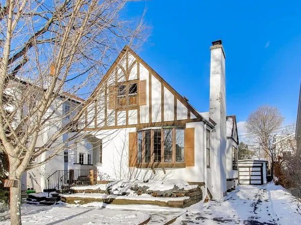 617 Pleasant Ave, Highland Park, IL 60035