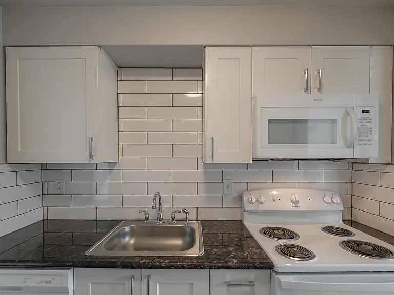 106-01 Sheridan Plaza — Photo 12