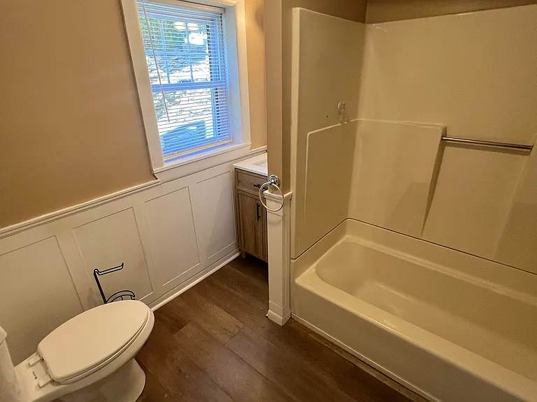 2494 Hartford Ave — Photo 11