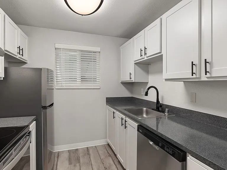 2550 N Vassault St — Photo 1