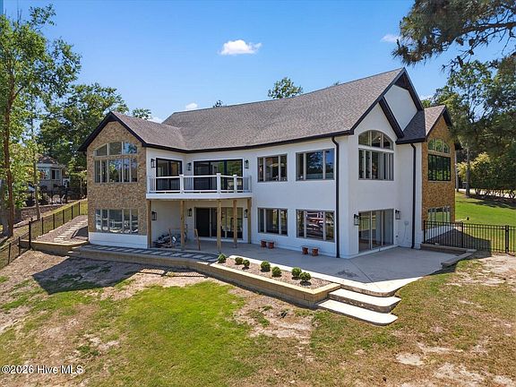 3rd image of 304 Gull Road