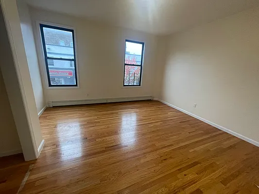 Rented by Metropolis International Realty Inc. | media 4