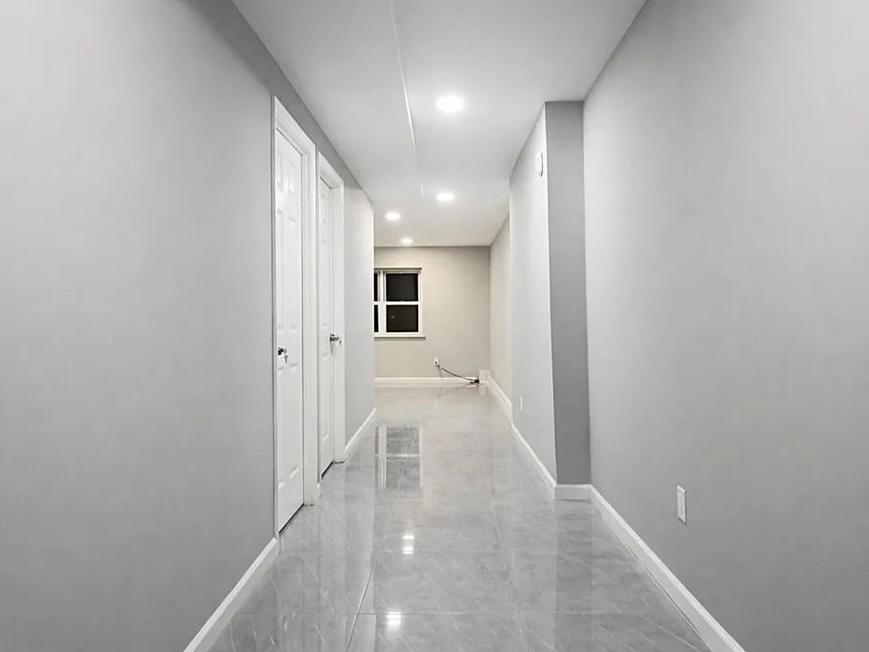 Building Photo 4