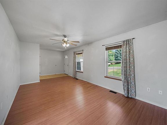 3rd image of 324 Meadows Circle