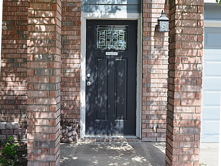 4603 Regency Dr — Photo 2