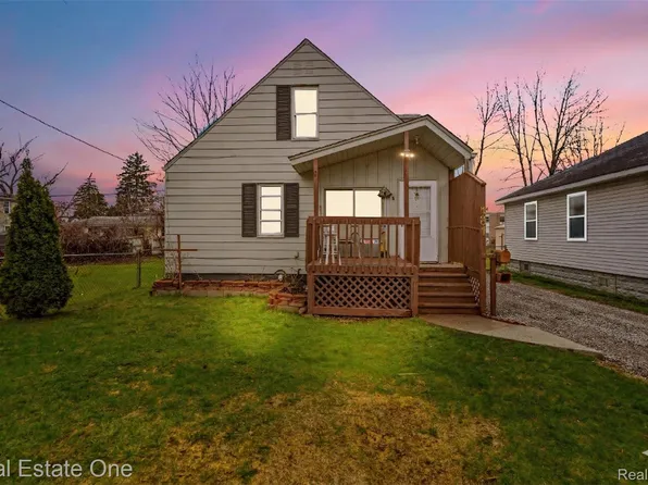 131 N Josephine Ave, Waterford, MI 48328