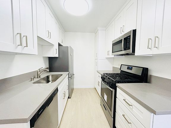 4th image of 1726 & 1730 S Barrington Ave #30-2