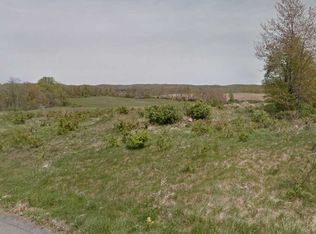 Jeffrey Dr, Pleasant valley, NY 12569
