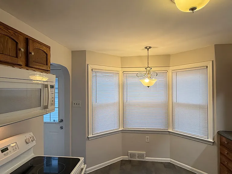 2614 Lind St — Photo 3