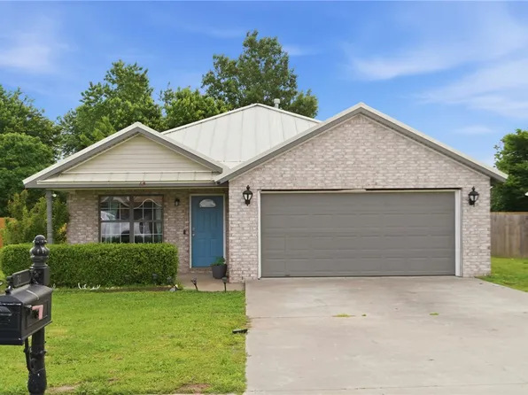 674 Olivia Ln, Centerton, AR 72719