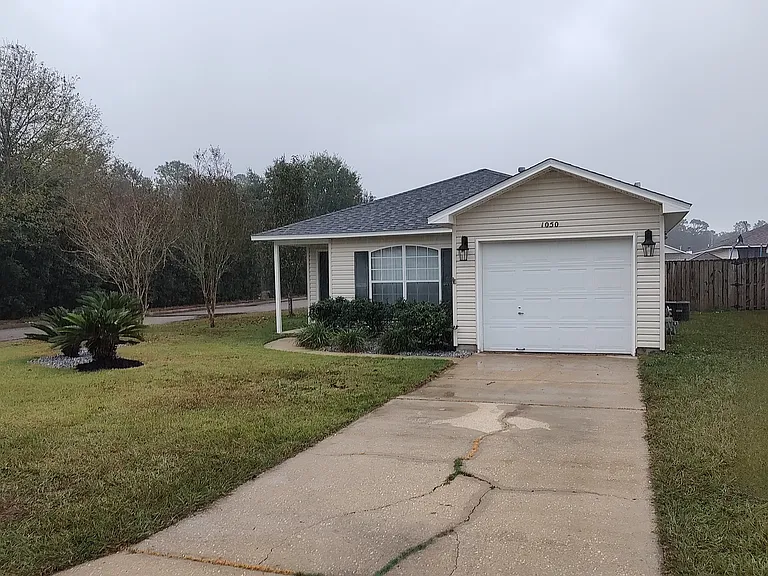1050 Antigua Cir — Photo 2