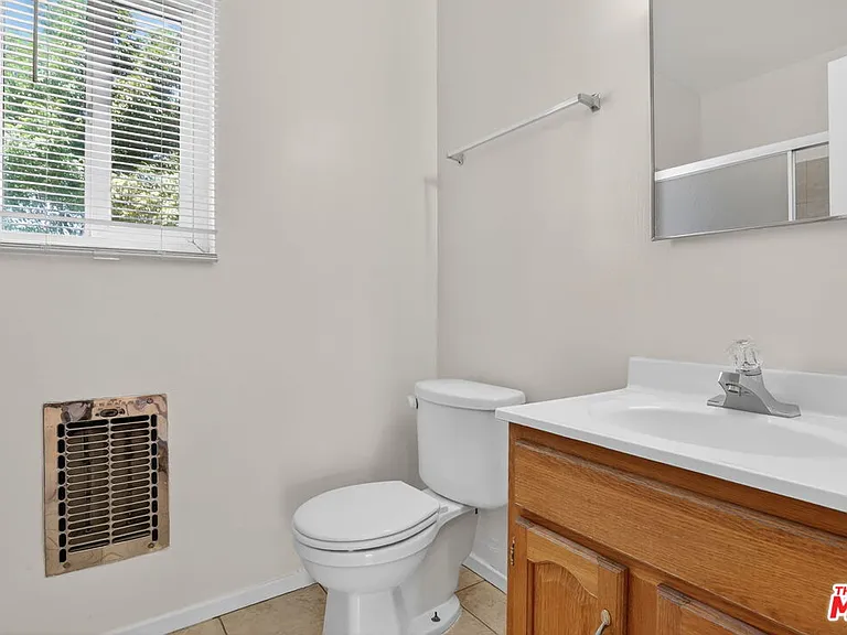 14721 Sylvan St #4 — Photo 13