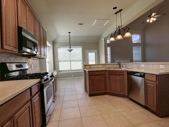 3rd image of 507 Mariposa Ct