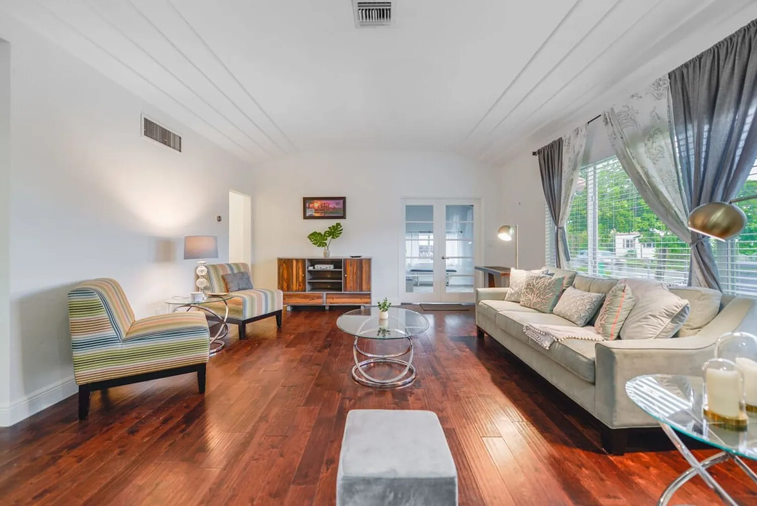3 bed, 2.0 bath, 2088 sqft, $5,093 — Photo 4