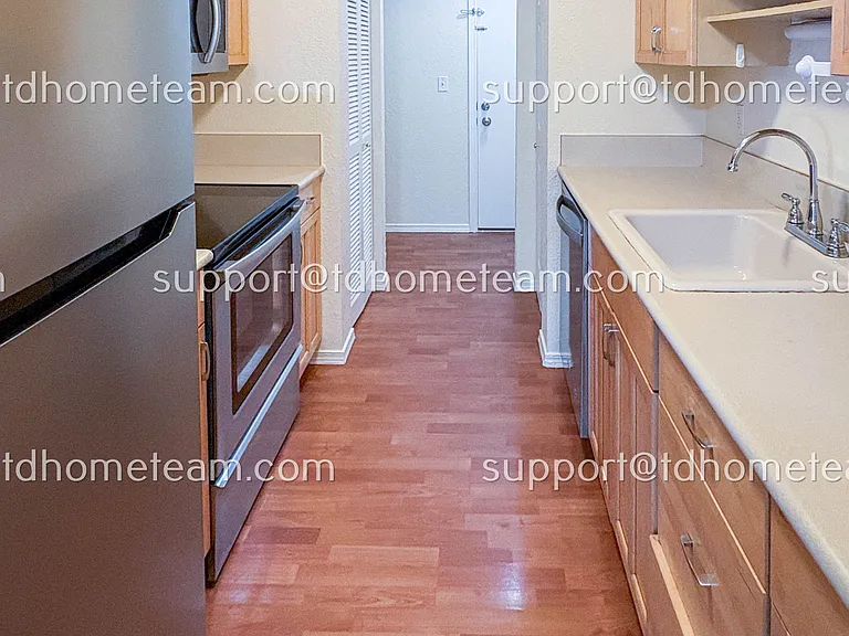 16205 NE 12th Ct #E72 — Photo 8