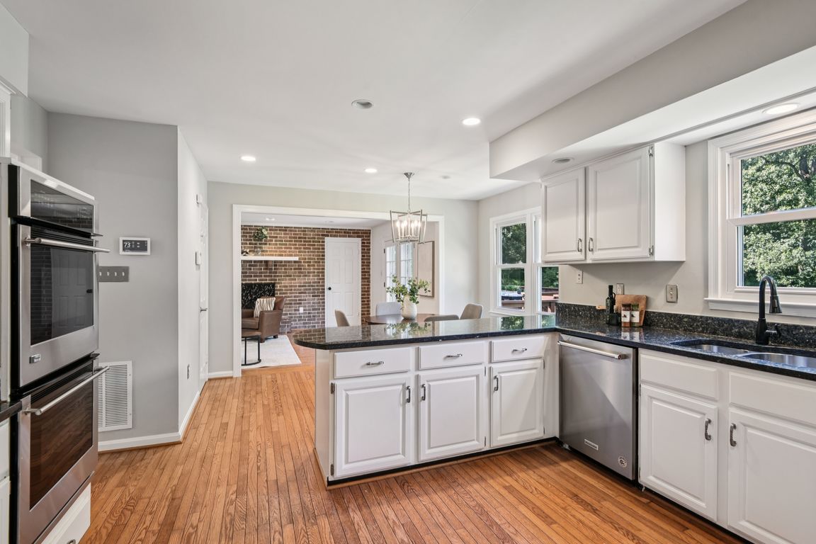 Hillington Ct-S1607-023.jpg