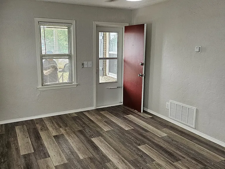513 E Boeing Dr — Photo 8