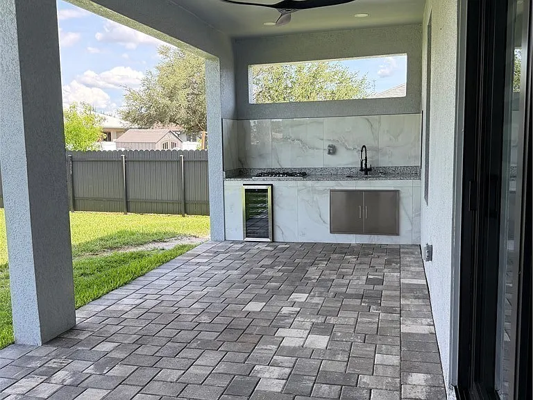 221 SW 25th Ave — Photo 40
