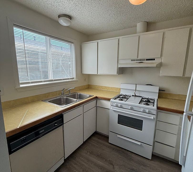 1st image of 2643-2645-2647-2 Pear St #3