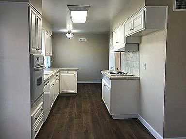 4th image of 10560 Glenview Ave