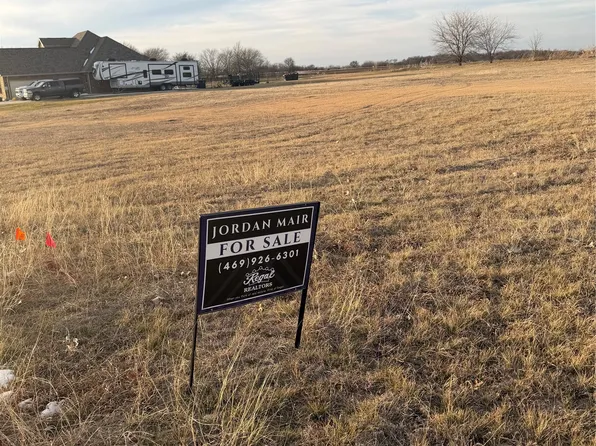 152 Whispering Winds Dr, Gunter, TX 75058