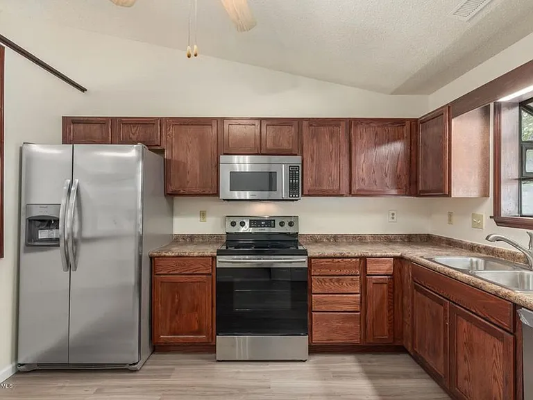 1041 Spring Villa Dr — Photo 10