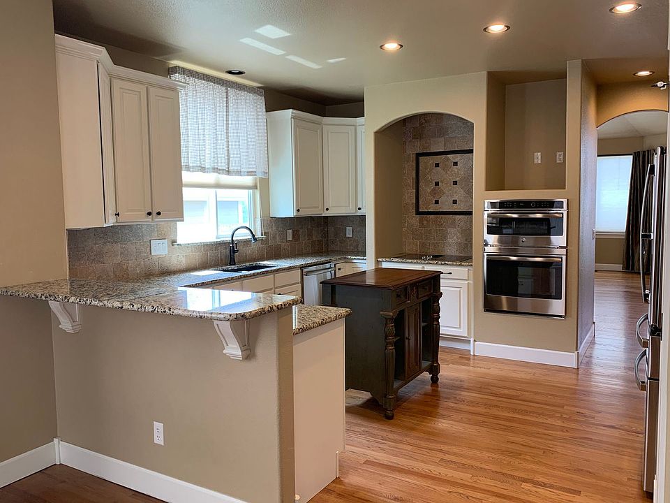 1st image of 105 Poudre Bay