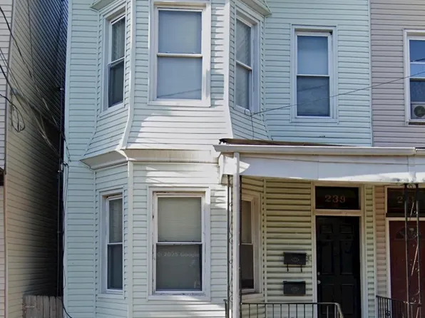 239 Whiton St, Jersey City, NJ 07304