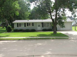 304 Maple St, Earlville, IA 52041