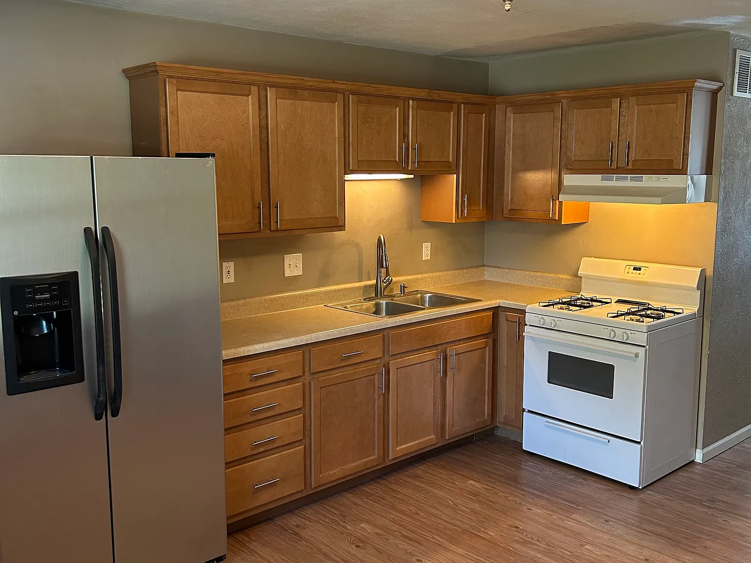 2 bed, 1200 sqft, $1,200 — Photo 2