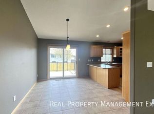 5208 S Birchwood Ave, Sioux Falls, SD 57108