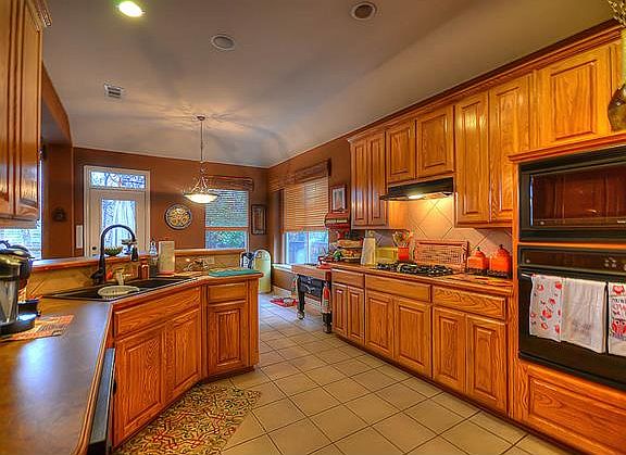 3rd image of 124 Belton Dr