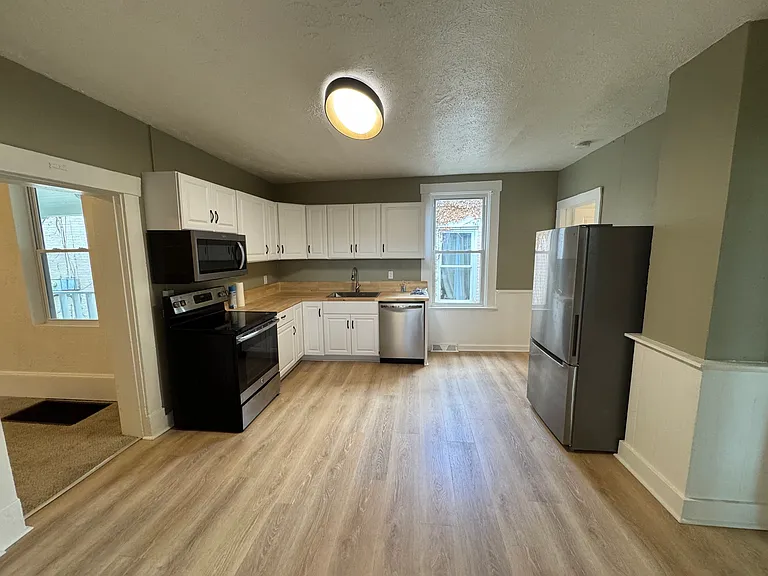 129 Wilson St — Photo 4