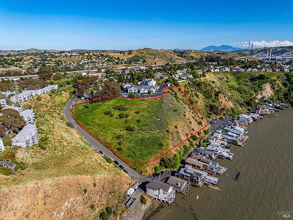 3rd image of 201 Sandy Beach Road