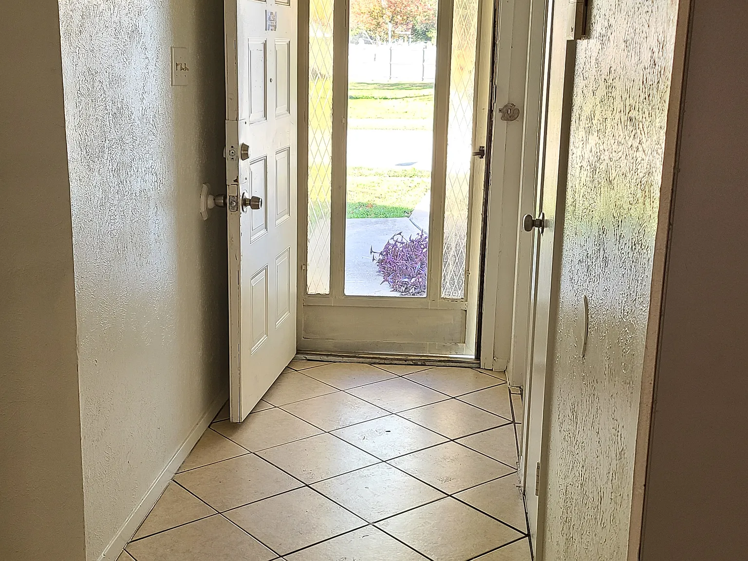 3 bed, 1400 sqft, $1,895 — Photo 3
