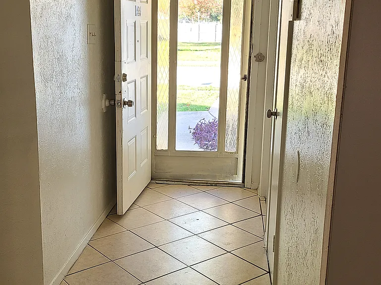 2703 Ponderosa St — Photo 3