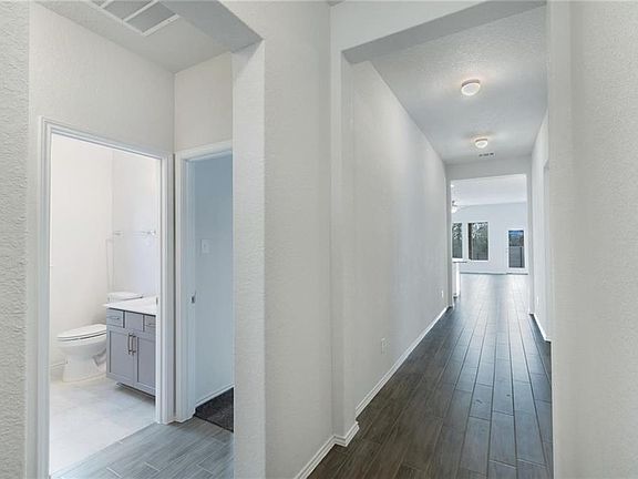 4th image of 209 Belford St