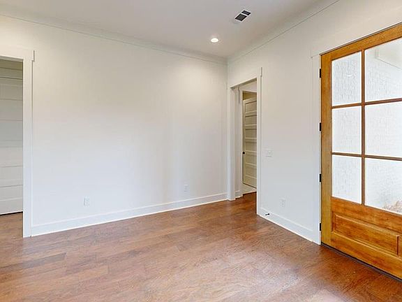 5th image of 143 Merion Blvd