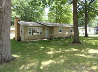 702 Old Trail Dr, Houghton Lake, MI 48629