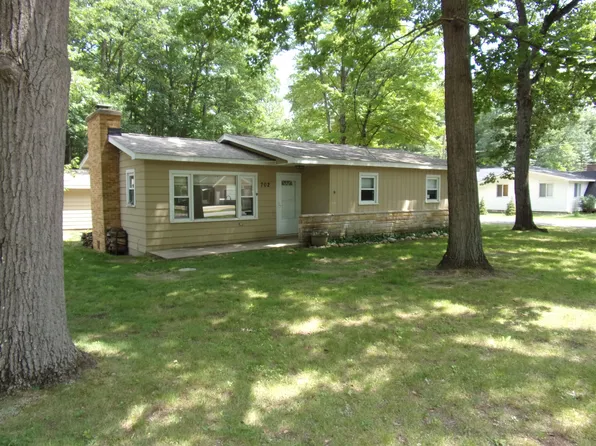 702 Old Trail Dr, Houghton Lake, MI 48629