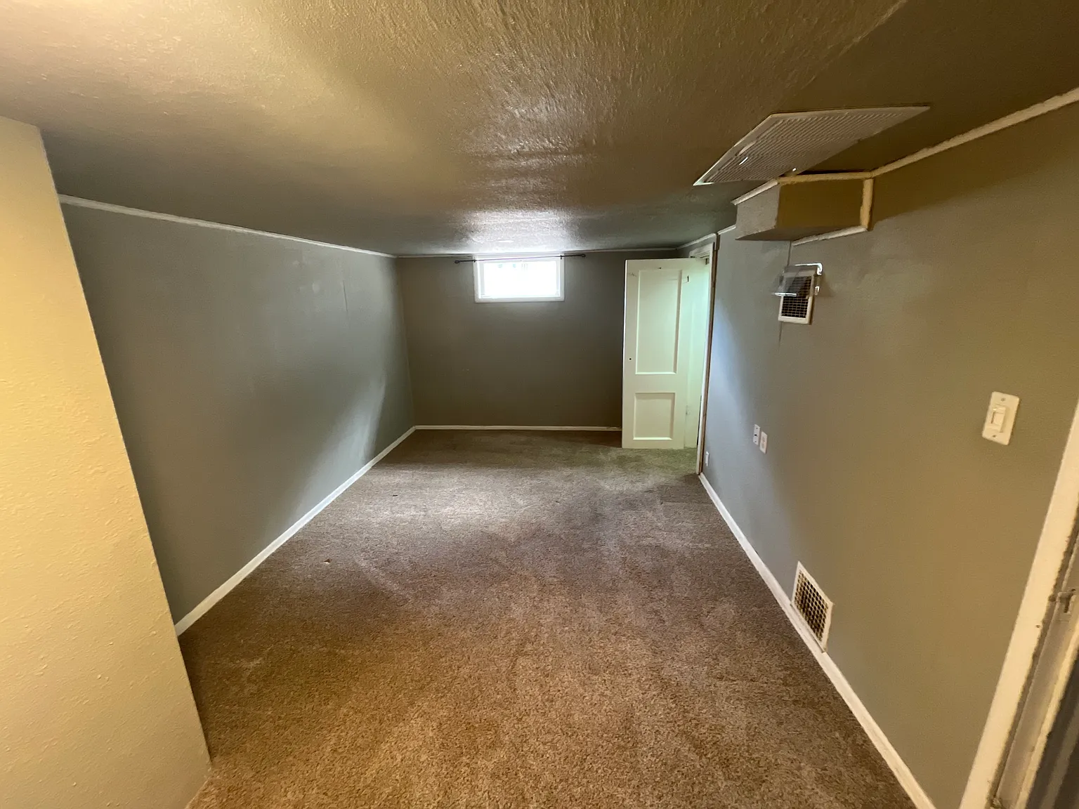 3 bed, 1051 sqft, $2,700 — Photo 2