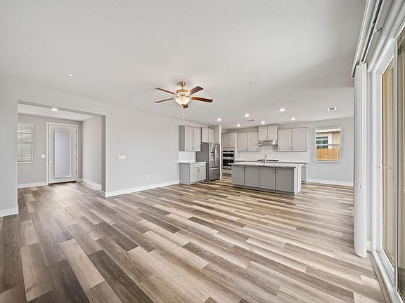 3rd image of 2052 Melrose Landing
