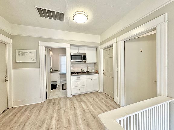 5th image of 715 18th St APT 4