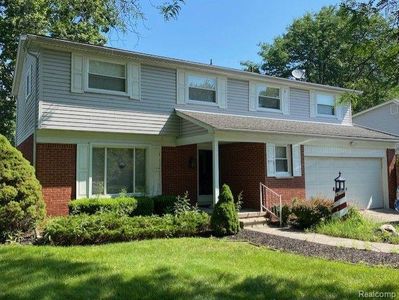 8252 Burning Bush Rd, Grosse Ile, MI, 48138