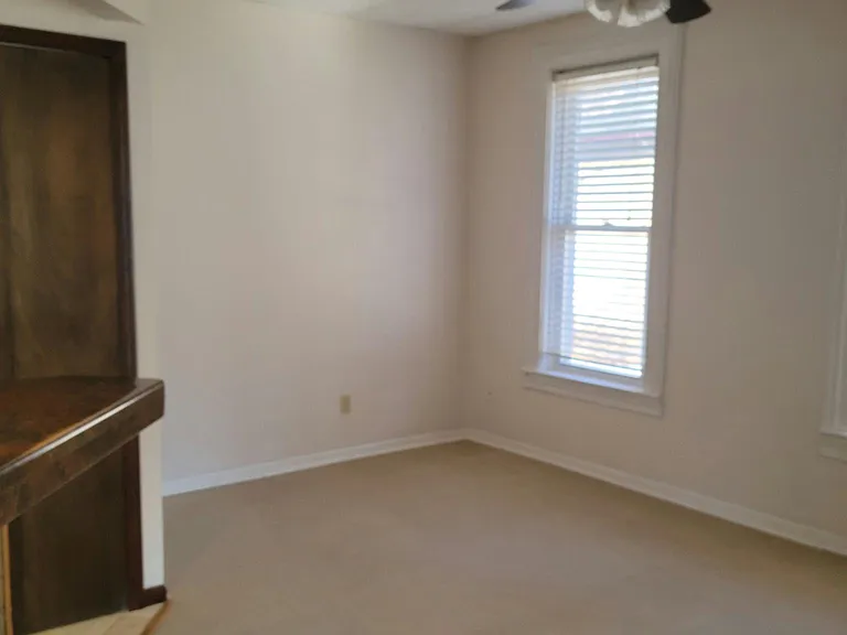 1033 S Park St — Photo 11