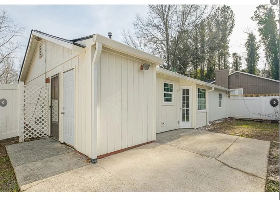 3 bed, 1.5 bath, 1100 sqft, $2,150 — Photo 2