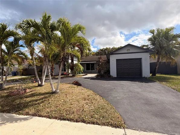 6080 NW 199th St, Hialeah, FL 33015
