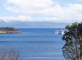 2560 Departure Bay Rd #303, Nanaimo, BC V9S 5P1
